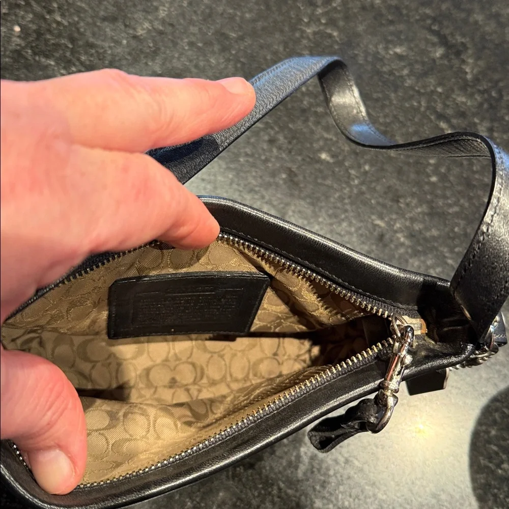 Coach mini, Black, vintage shoulder bag purse, 8”x 5”. - Picture 5 of 6